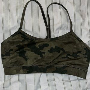 Lululemon Camo EUC sports bra size 6